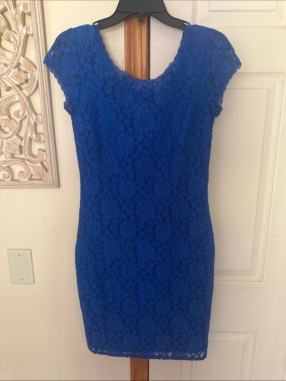 Laundry by Shelli Segal Royal Blue Floral Lace Cap-Sleeve  Dress. Size 4.
